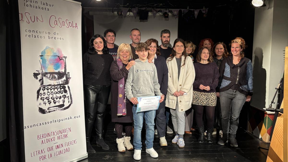 La entrega de premiso de la décima edición del Concurso de Relatos Asun Casasola se celebró en Kabigorri Ateneoa de Irun.