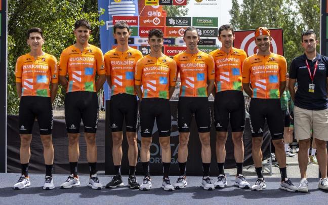 El Euskaltel-Euskadi posa al completo en la carrera lusa.