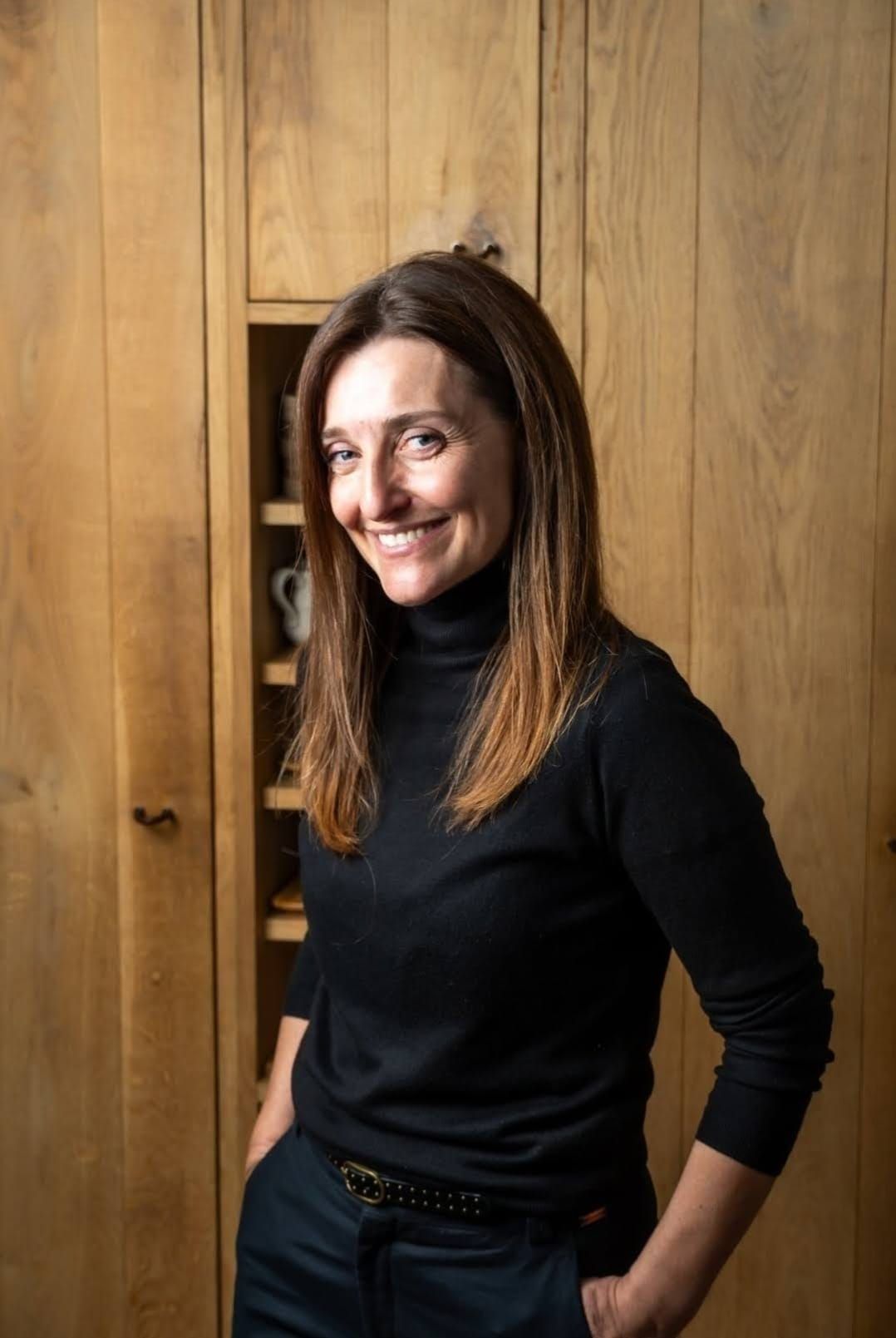 Lara Martín dirige la sala del restaurante Mina.