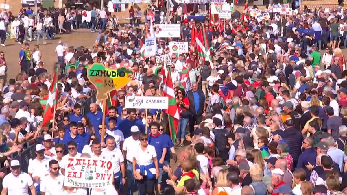 En imágenes: El Alderdi Eguna reúne a miles de jeltzales en un ambiente festivo