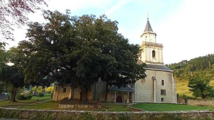 Fachada del Santuario de la Encina