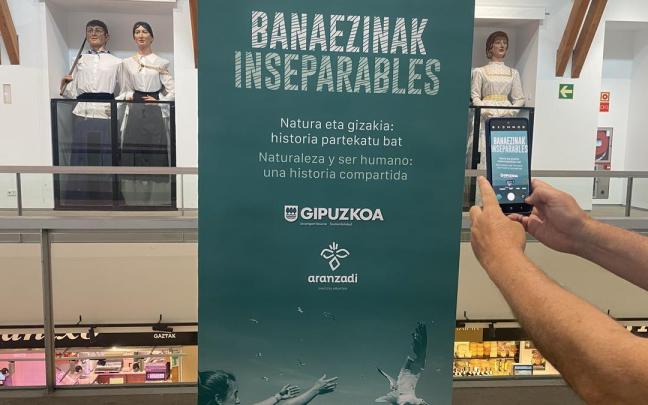 Inauguración de la exposición itinerante Banaezinak-Inseparables en Zarautz