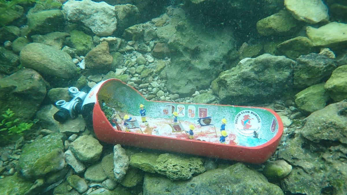 El belén subacuático en el fondo del Pozo Azul