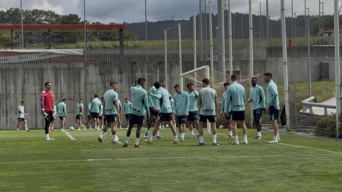 Los jugadores del Athletic durante la sesión de hoy / Imanol Vilella