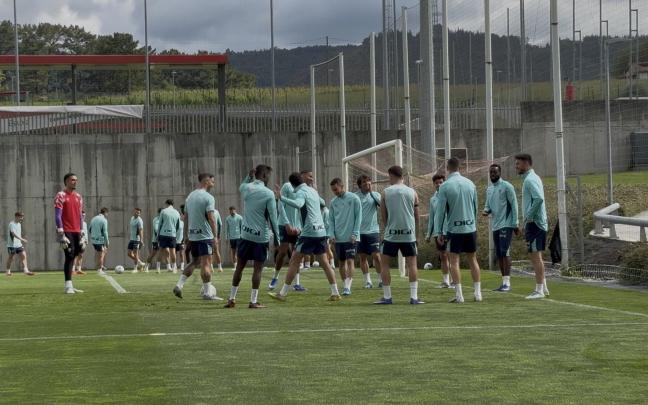 Los jugadores del Athletic durante la sesión de hoy / Imanol Vilella