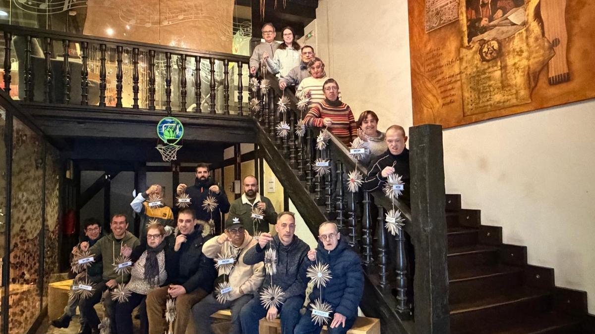 Presentación de los adornos fabricados por los usuarios del centro Garagunea de Azpeitia.