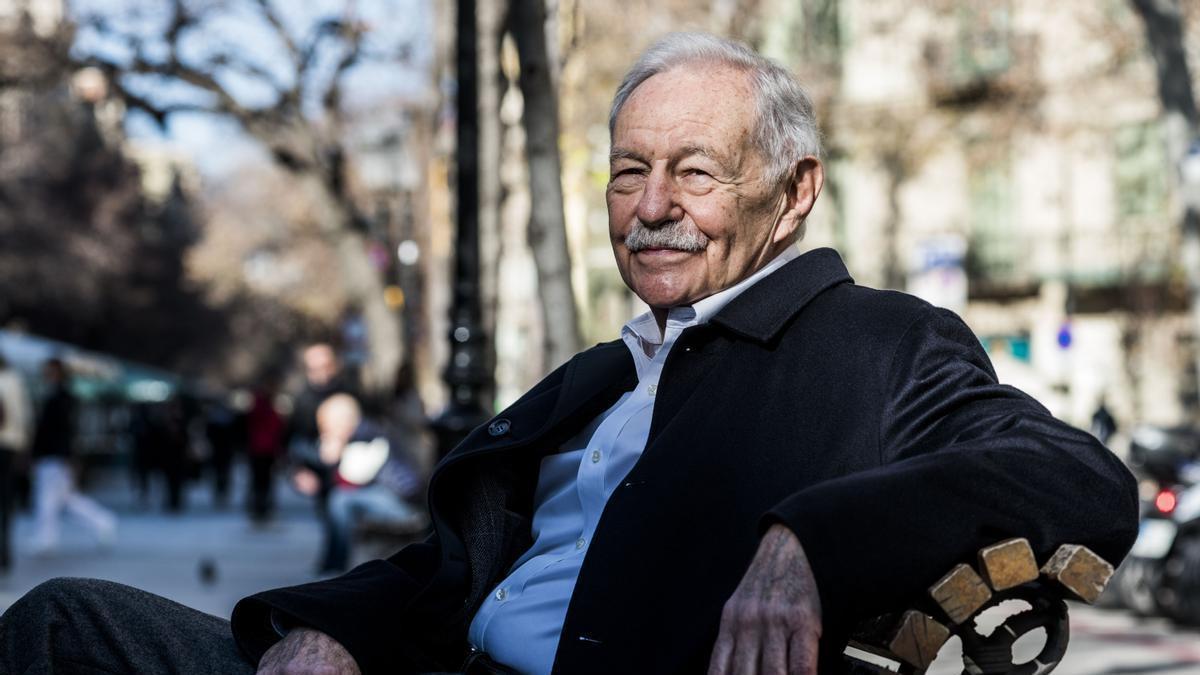 El escritor Eduardo Mendoza