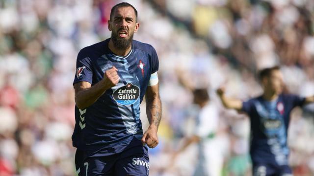 Borja Iglesias celebra un gol con el Celta.
