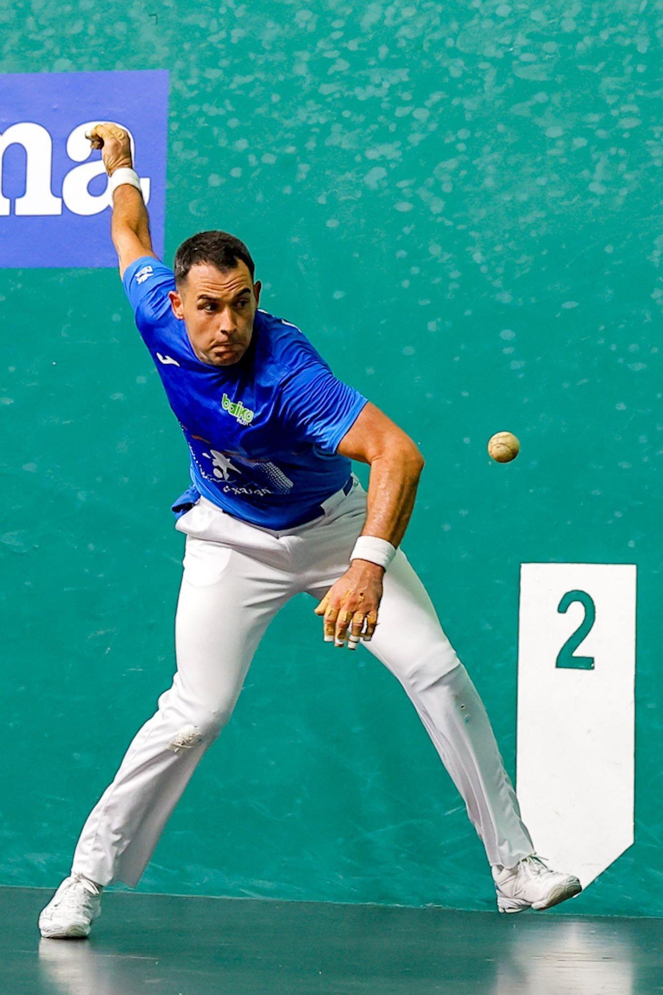 Jaka y Mariezkurrena II superan con holgura a Ezkurdia-Gabirondo en el Torneo de San Fermín en el Labrit de Iruñea.