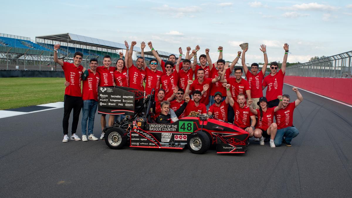 El equipo Formula Student Bizkaia se hizo con el premio al mejor monoplaza eléctrico en el circuito de Silverstone