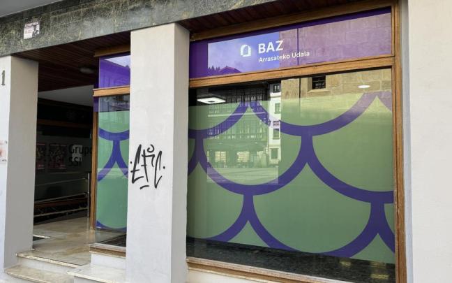 El BAZ, ubicado provisionalmente en el número 21 de la calle Iturriotz, mientras se ejecuta la reforma del local que alberga el servicio en la calle Arano eta Garcia maisu-maistrak