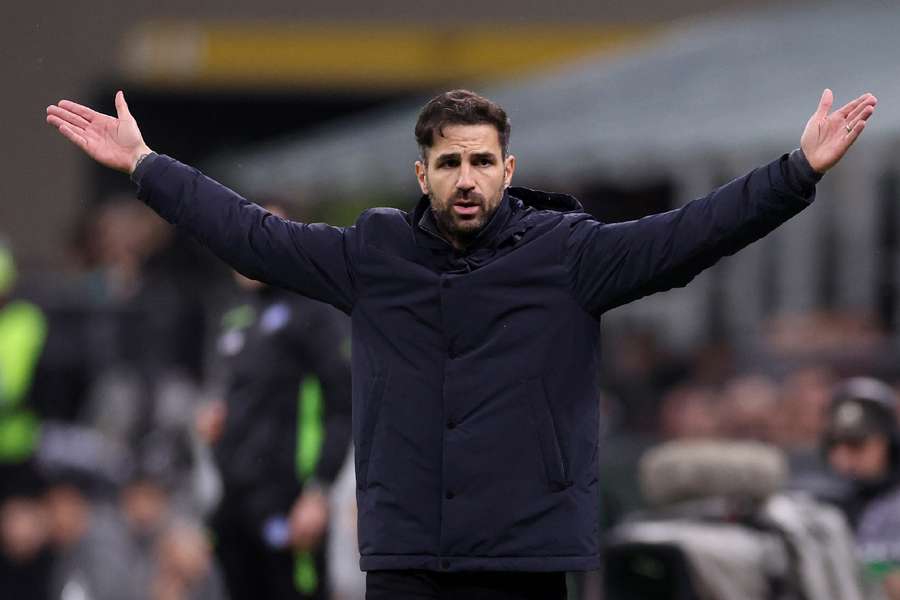 Fàbregas como entrenador en un partido