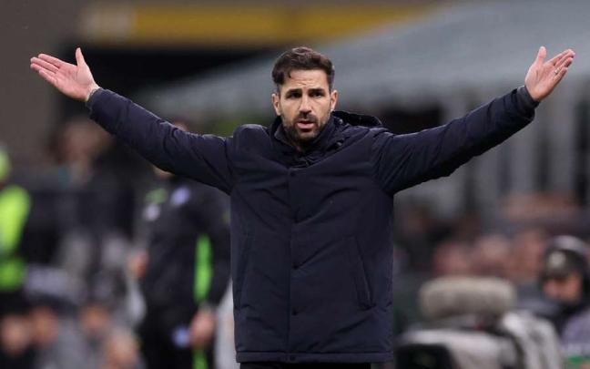 Fàbregas como entrenador en un partido