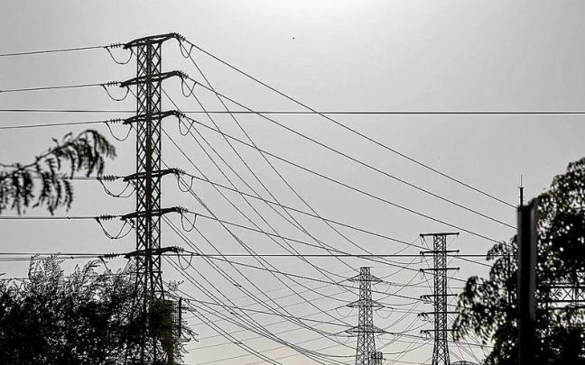 La electricidad y el gas van a recuperar de manera gradual su fiscalidad ordinaria. | FOTO: EUROPA PRESS