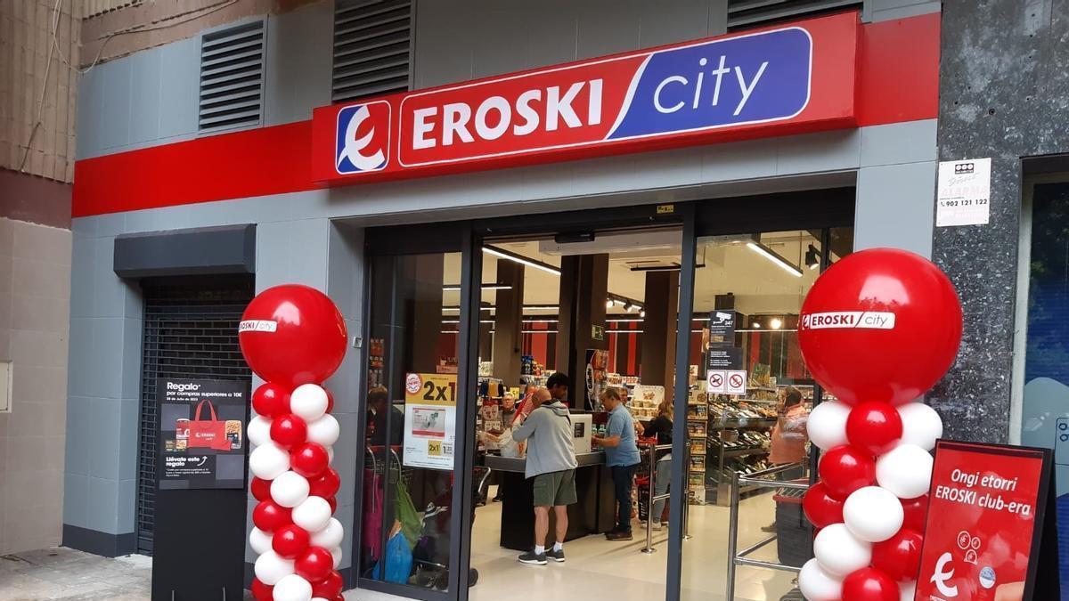 Inauguración de un nuevo supermercado franquiciado de Eroski.