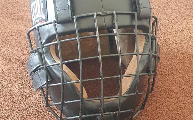 La máscara utilizada con el paciente psiquiátrico.