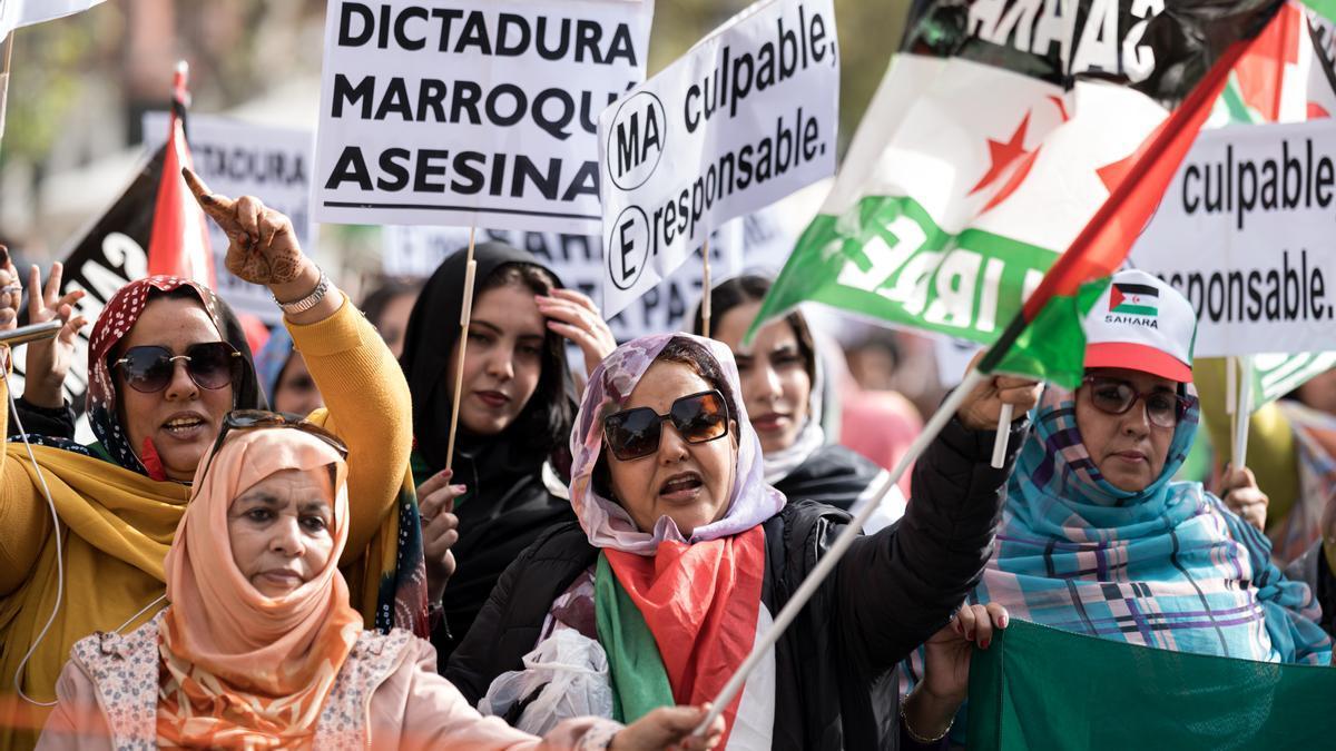 Varias personas durante una manifestación por la autodeterminación del Sahara Occidental