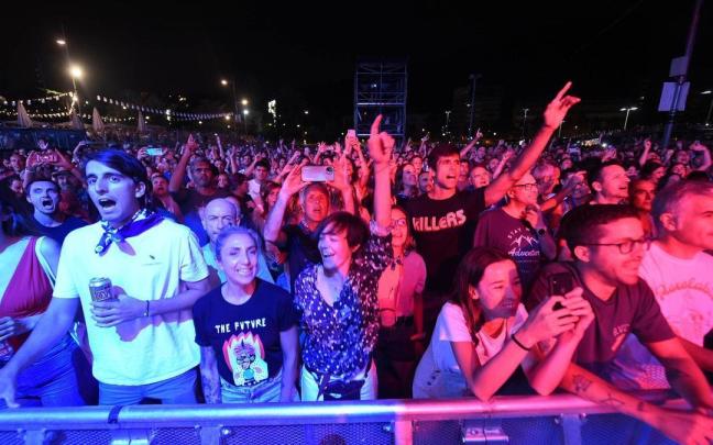 Asistentes a uno de los conciertos de la Aste Nagusia de Bilbao. Asistentes a uno de los conciertos de la Aste Nagusia de Bilbao.