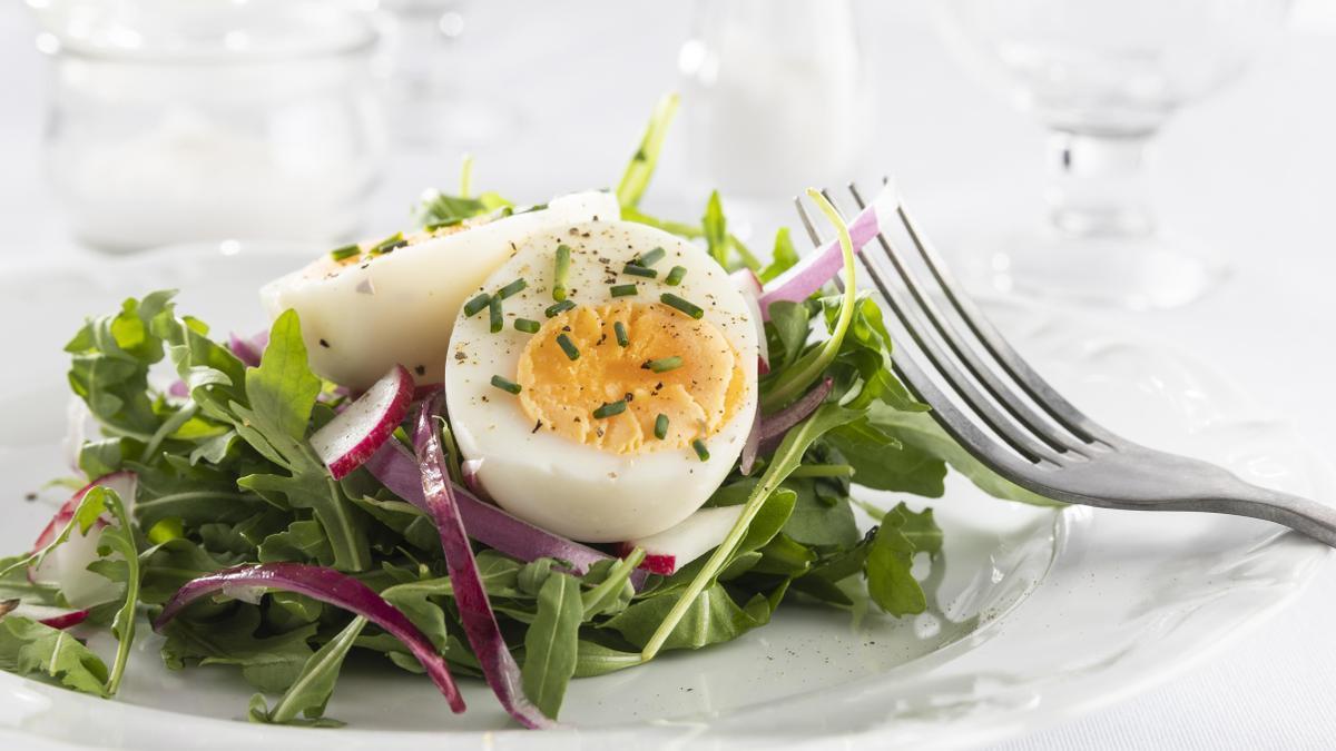 Una ensalada cargada de vitaminas y proteínas.