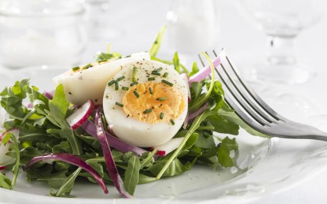 Una ensalada cargada de vitaminas y proteínas.