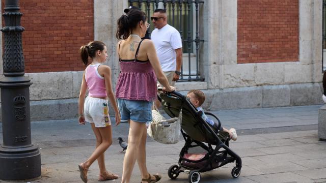 Lakua aprueba ayudas a la contratación de personas cuidadoras de hijos e hijas.