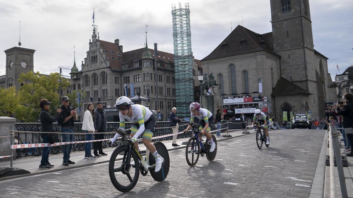 Grace Brown, Brodie Chapman and Ruby Roseman-Gannon, durante la prueba.