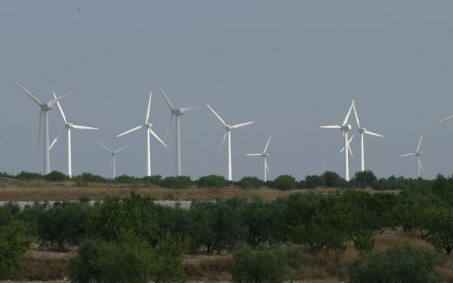 La bajada de precio se debe principalmente al temporal que ha dejado lluvia y, sobre todo, viento para que las renovables funcionen a pleno rendimiento