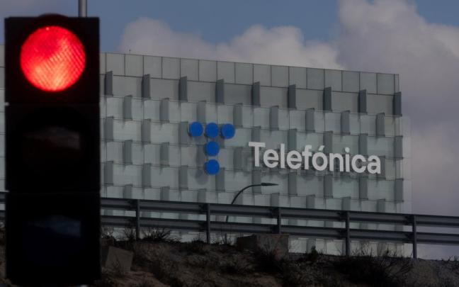Fachada de la sede de Telefónica, en Madrid