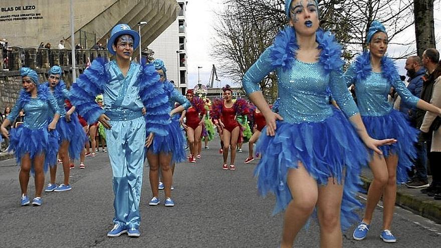 Una de las comparsas que desfiló el pasado año.