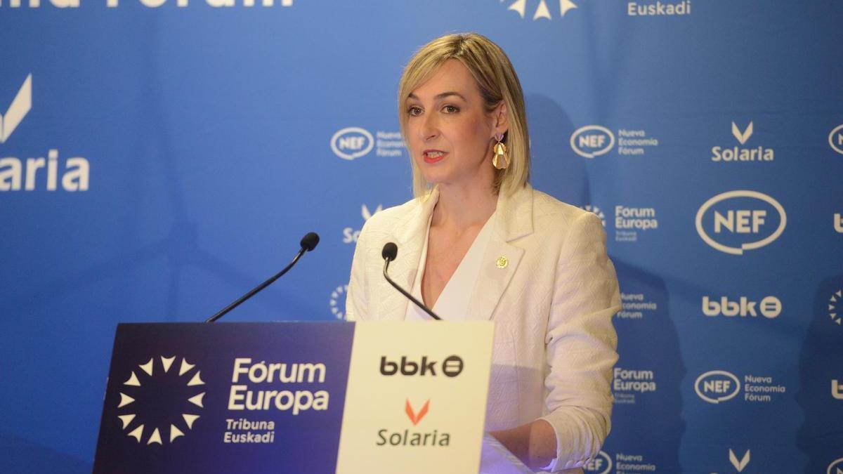 La consejera de Autogobierno, Maria Ubarretxena, en el desayuno informativo del Fórum Europa, Tribuna Euskadi.