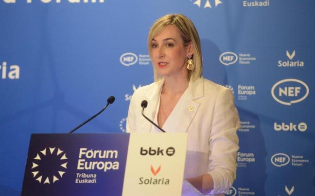 La consejera de Autogobierno, Maria Ubarretxena, en el desayuno informativo del Fórum Europa, Tribuna Euskadi.