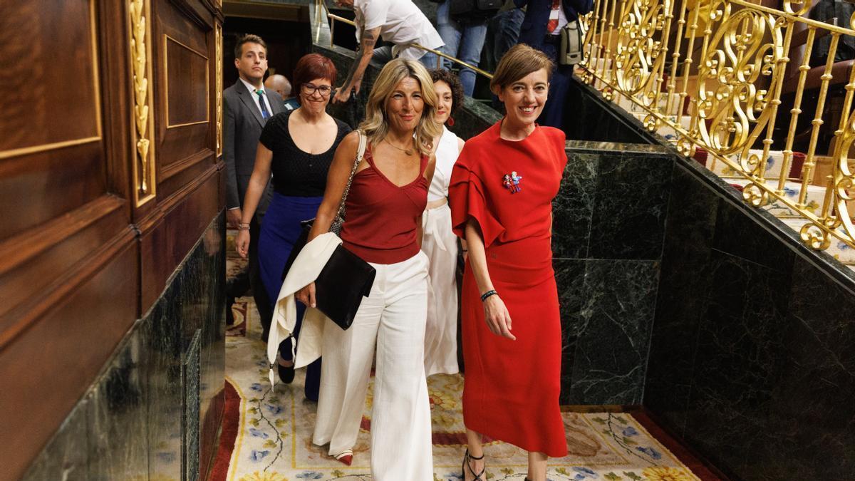 Yolanda Díaz junto a la portavoz de Sumar en el Congreso, Marta Lois durante la Sesión Constitutiva del Congreso.