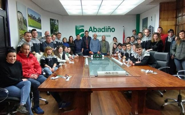 Abadiño homenajea al equipo de sokatira