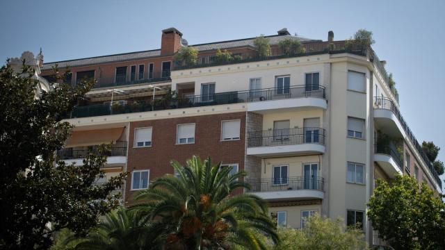 Fachada del ático en el barrio de Chamberí adquirido por la Comunidad de Madrid