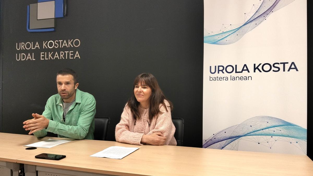 Ion Arozena y Ainhoa Urdangarin en la presentación del Plan de Desarrollo Local y Empleo de Urola Kosta.