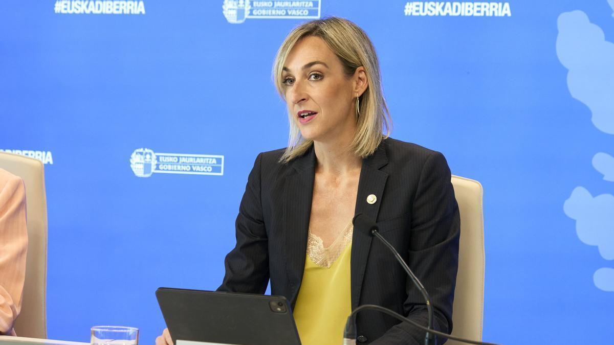 La consejera de Autogobierno, Maria Ubarretxena, en la rueda de prensa posterior a la reunión semanal del Gobierno