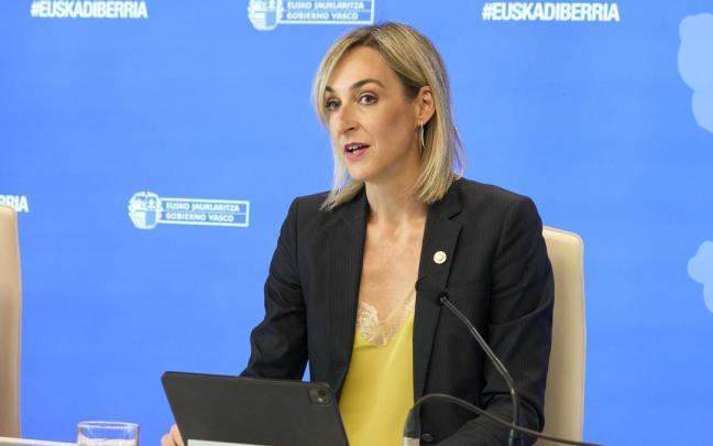 La consejera de Autogobierno, Maria Ubarretxena, en la rueda de prensa posterior a la reunión semanal del Gobierno