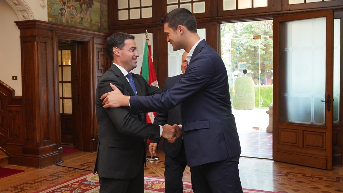 El lehendakari recibe a Andoni Ortuzar y Joseba Díez Antxusegi, en el marco de la ronda de reuniones con partidos.