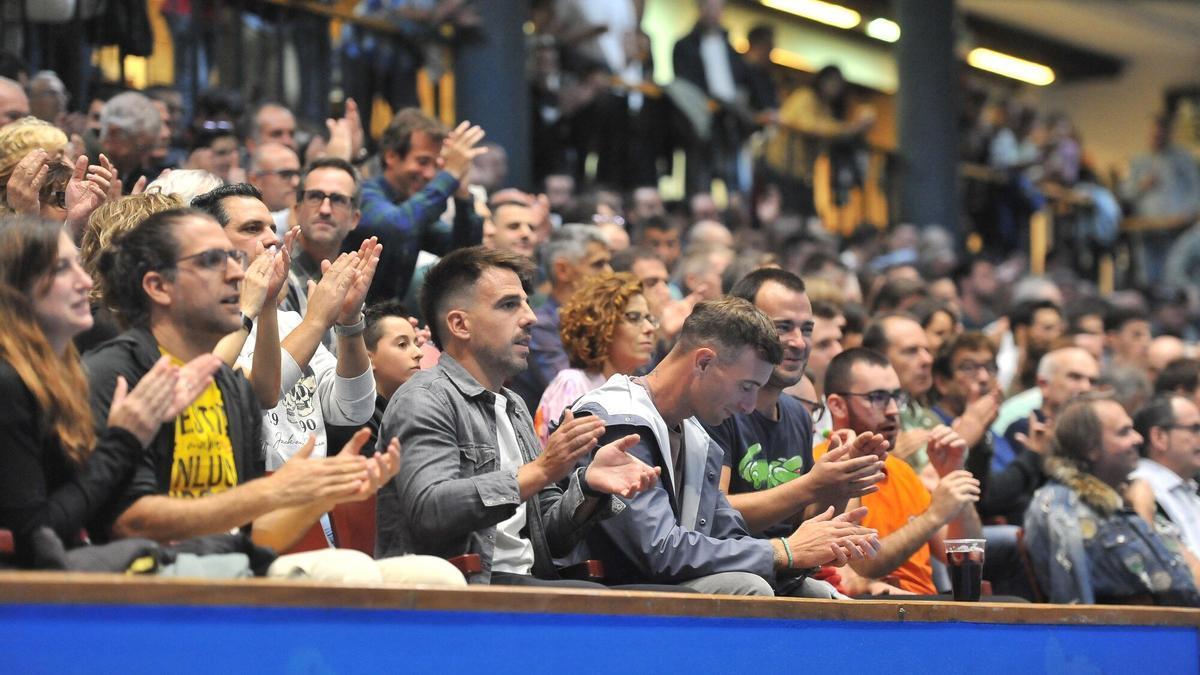 Las gradas del frontón del Club Deportivo de Bilbao.