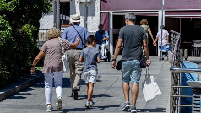 Los trabajadores pueden solicitar excedencia para atender a hijos o menores acogidos o para el cuidado de otros familiares. / E.P. Los trabajadores pueden solicitar excedencia para atender a hijos o menores acogidos o para el cuidado de otros familiares.