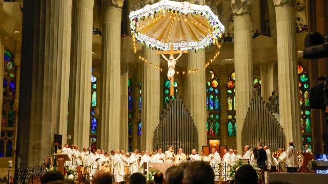 El Papa León XIV preside la celebración de la Santa Misa, en la Sagrada Familia.