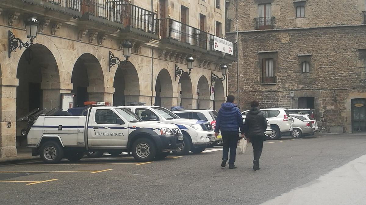 Coches de la Policía Municipal en Bergara / Anabel Dominguez