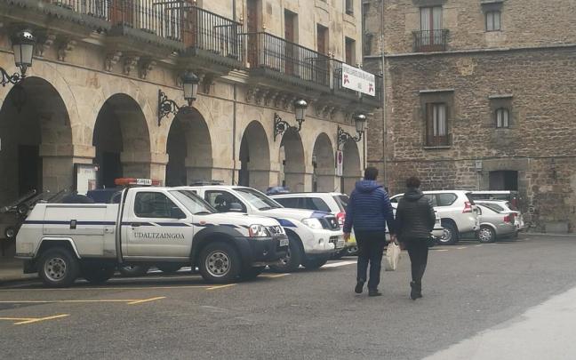 Coches de la Policía Municipal en Bergara / Anabel Dominguez