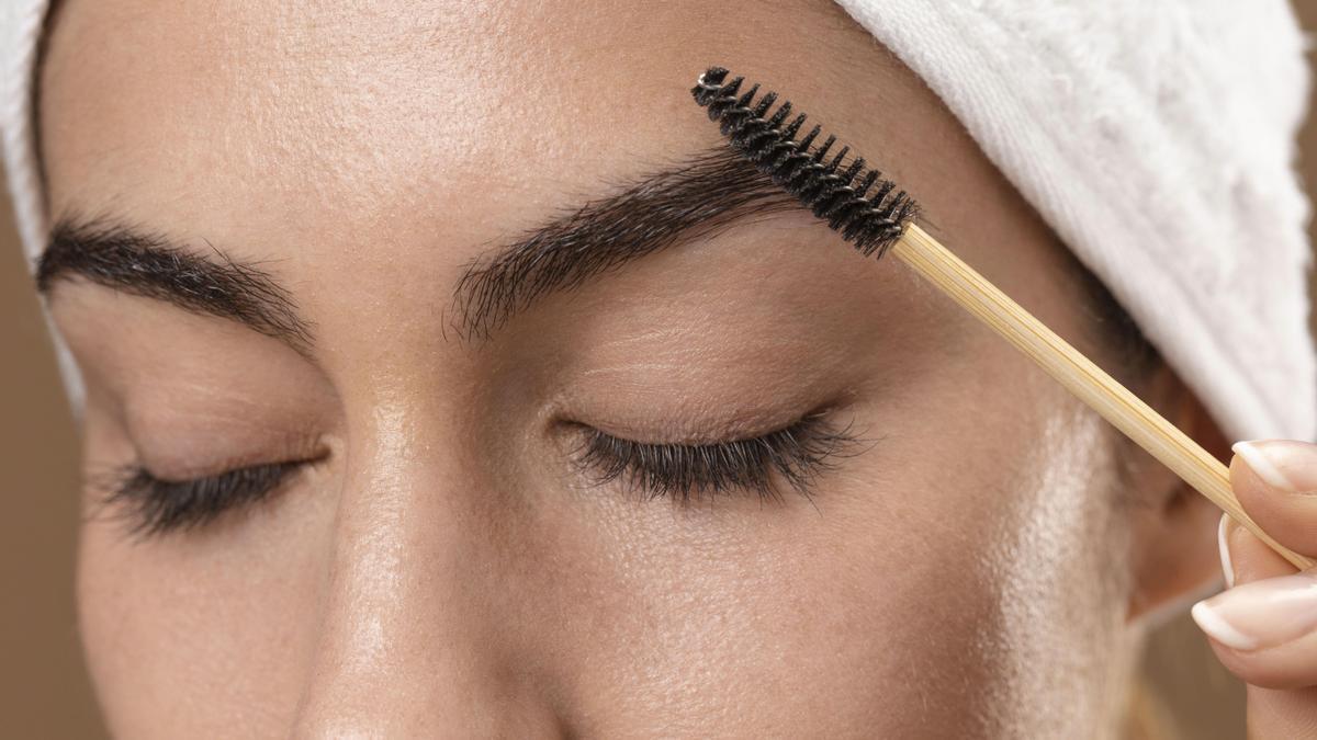 Las cejas han dejado de ser un detalle para convertirse en el rasgo que más transforma una mirada