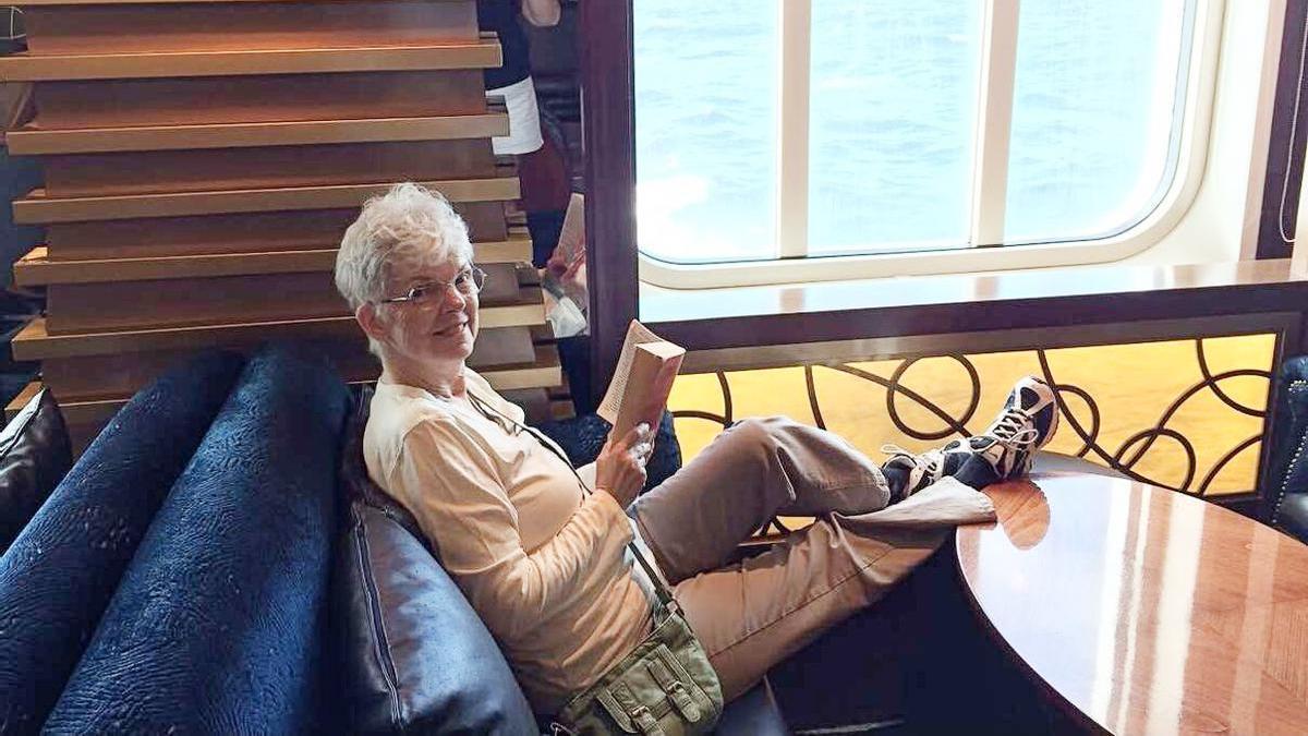 Sharon Lane, descansando en el Villa Vie Odyssey