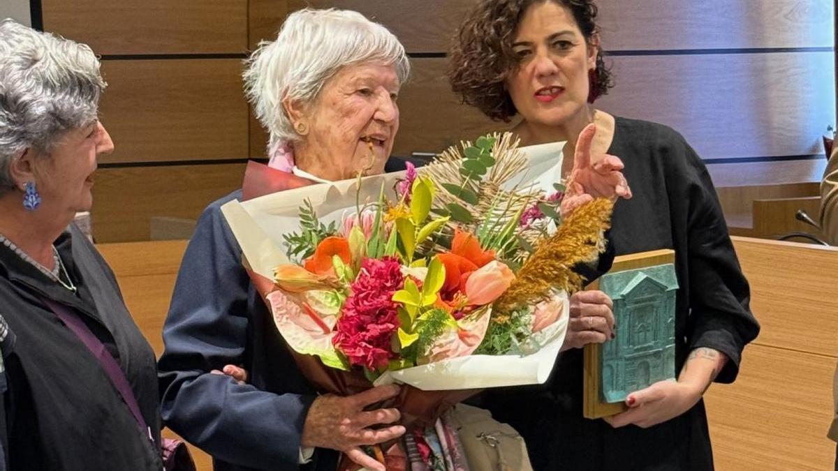 Un momento del homenaje a la sociedad Goi Argi en el salón de plenos del Ayuntamiento de Eibar el 19 de marzo.