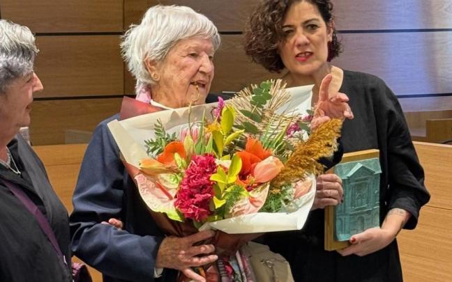 Un momento del homenaje a la sociedad Goi Argi en el salón de plenos del Ayuntamiento de Eibar el 19 de marzo.