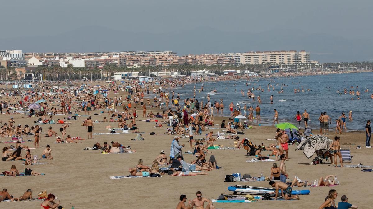 Imagen de la playa valenciana de la Malva-rosa