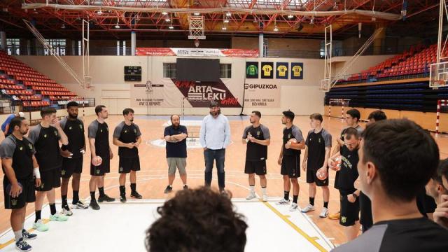 El Bidasoa vuelve a los entrenamientos tras las vacaciones. Iker Azurmendi