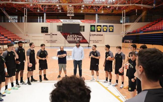El Bidasoa vuelve a los entrenamientos tras las vacaciones. Iker Azurmendi